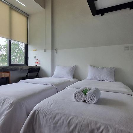 Guest House 555 Nki South Tangerang Esterno foto